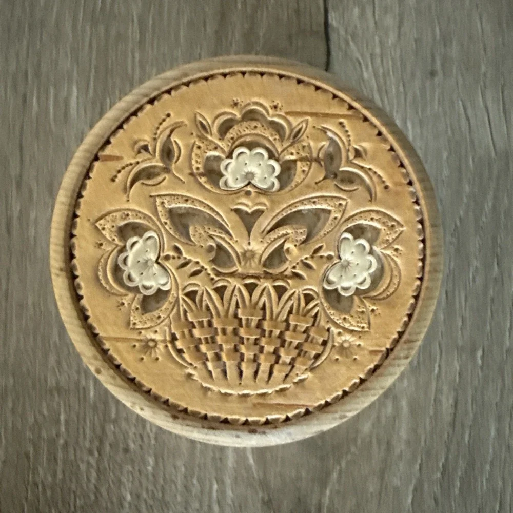 Russian Hand Made Decorated Birch Bark Beresta Round Trinket Box